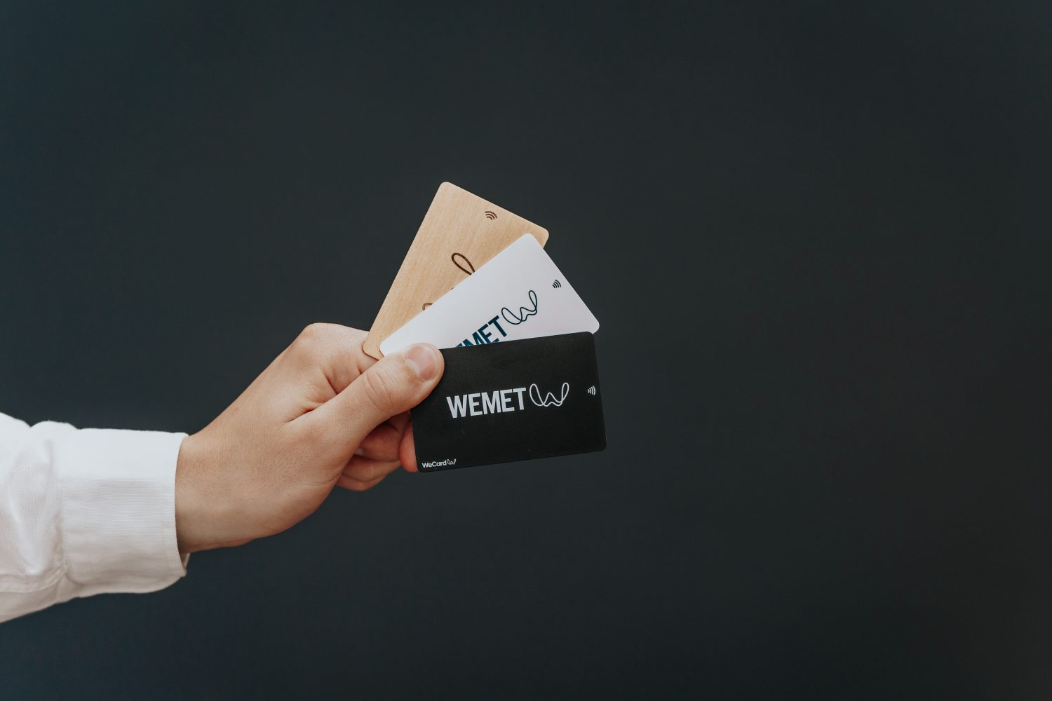 Logo de la startup WEMET déploie sa carte de visite connectée à l'international