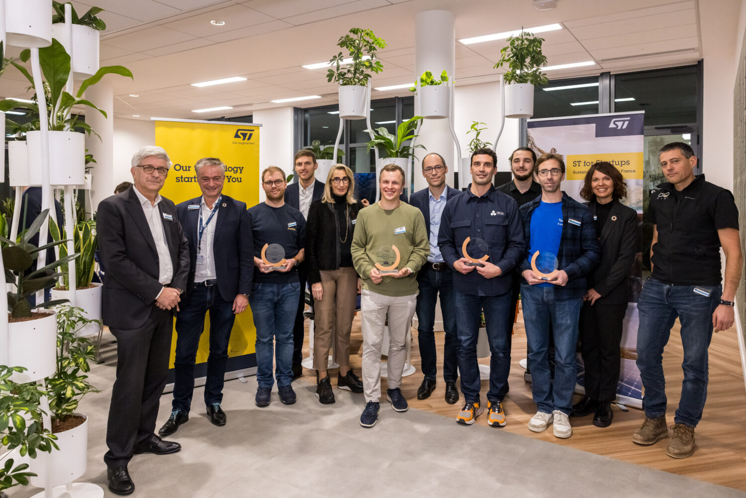 Logo de la startup Cixi, Fractal Energy et Usense remportent le “Sustainability Challenge France” organisé par STMicroelectronics